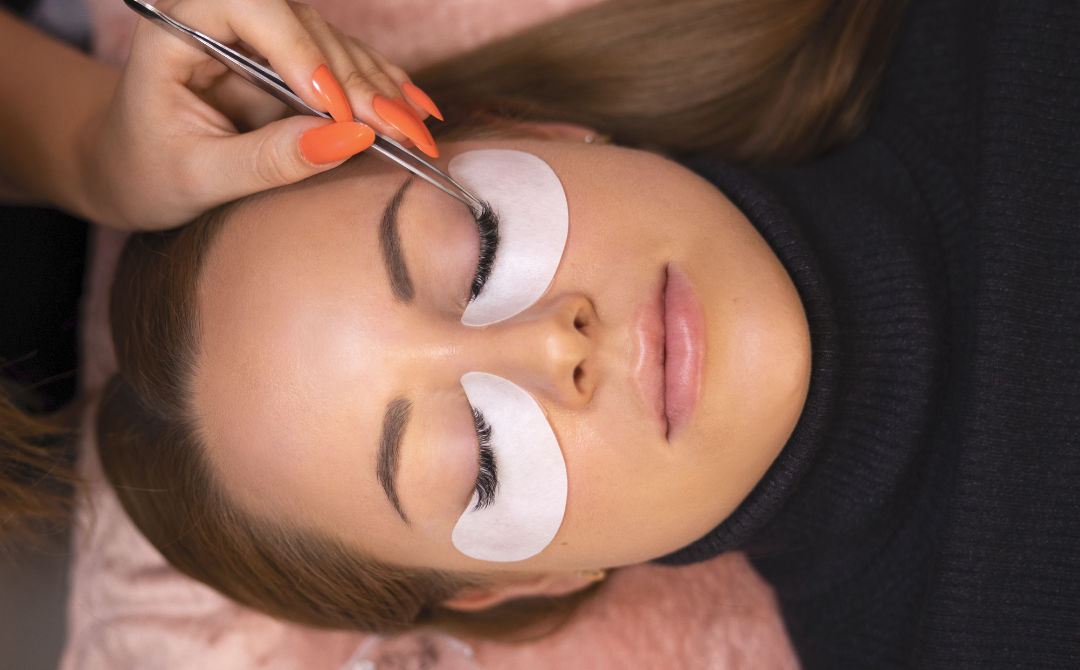 Eyelash extension